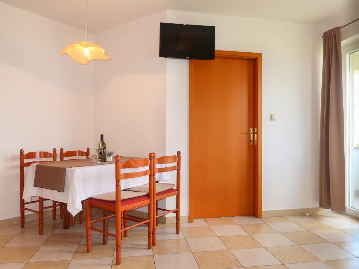 Apartment Marija - VRB102 Vrbnik Buitenkant foto