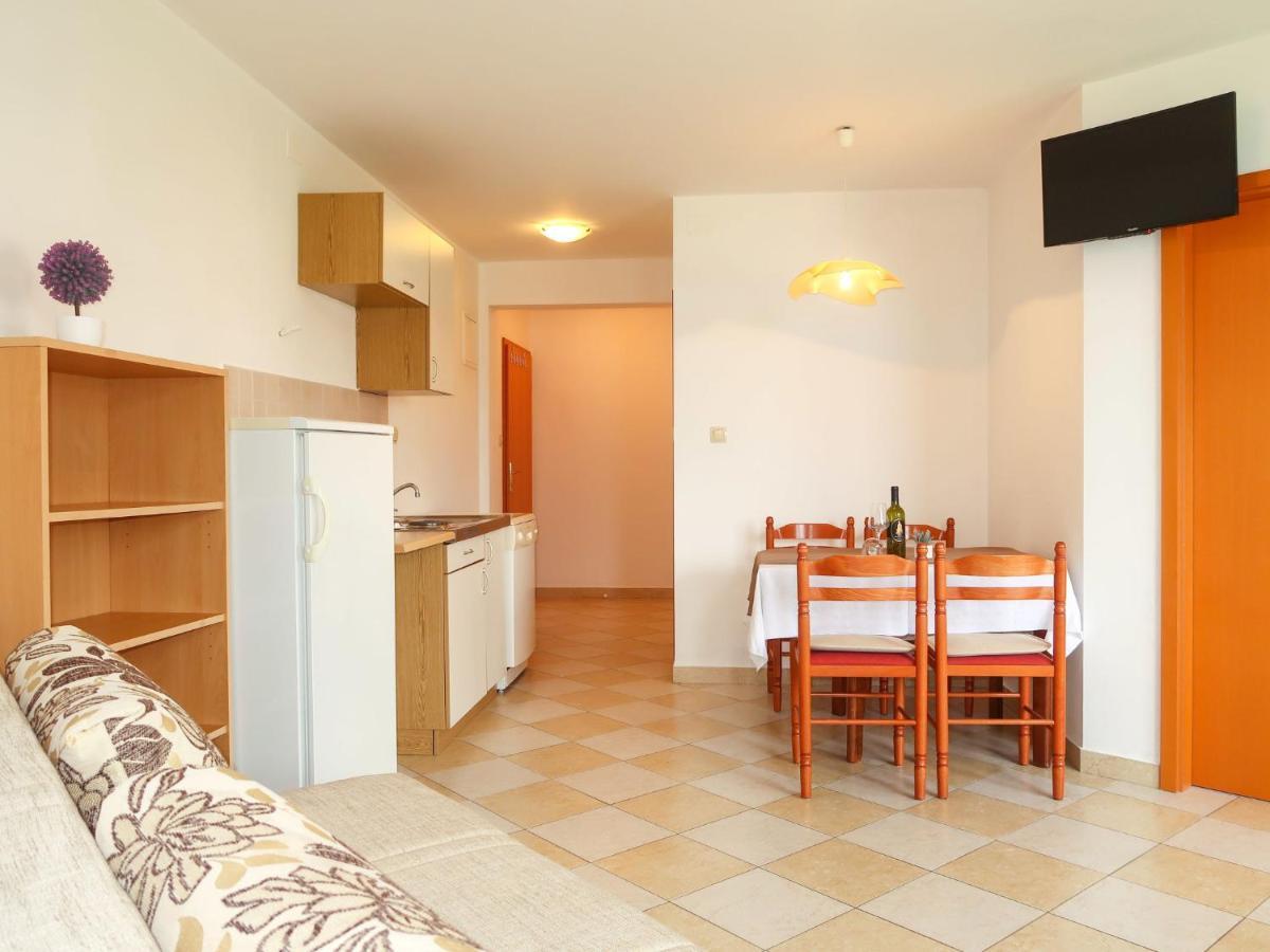Apartment Marija - VRB102 Vrbnik Buitenkant foto