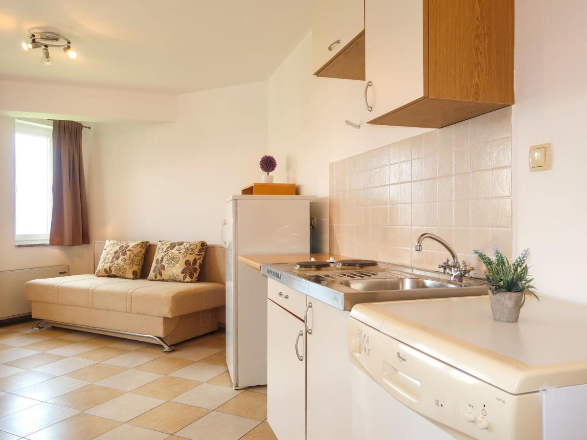 Apartment Marija - VRB102 Vrbnik Buitenkant foto