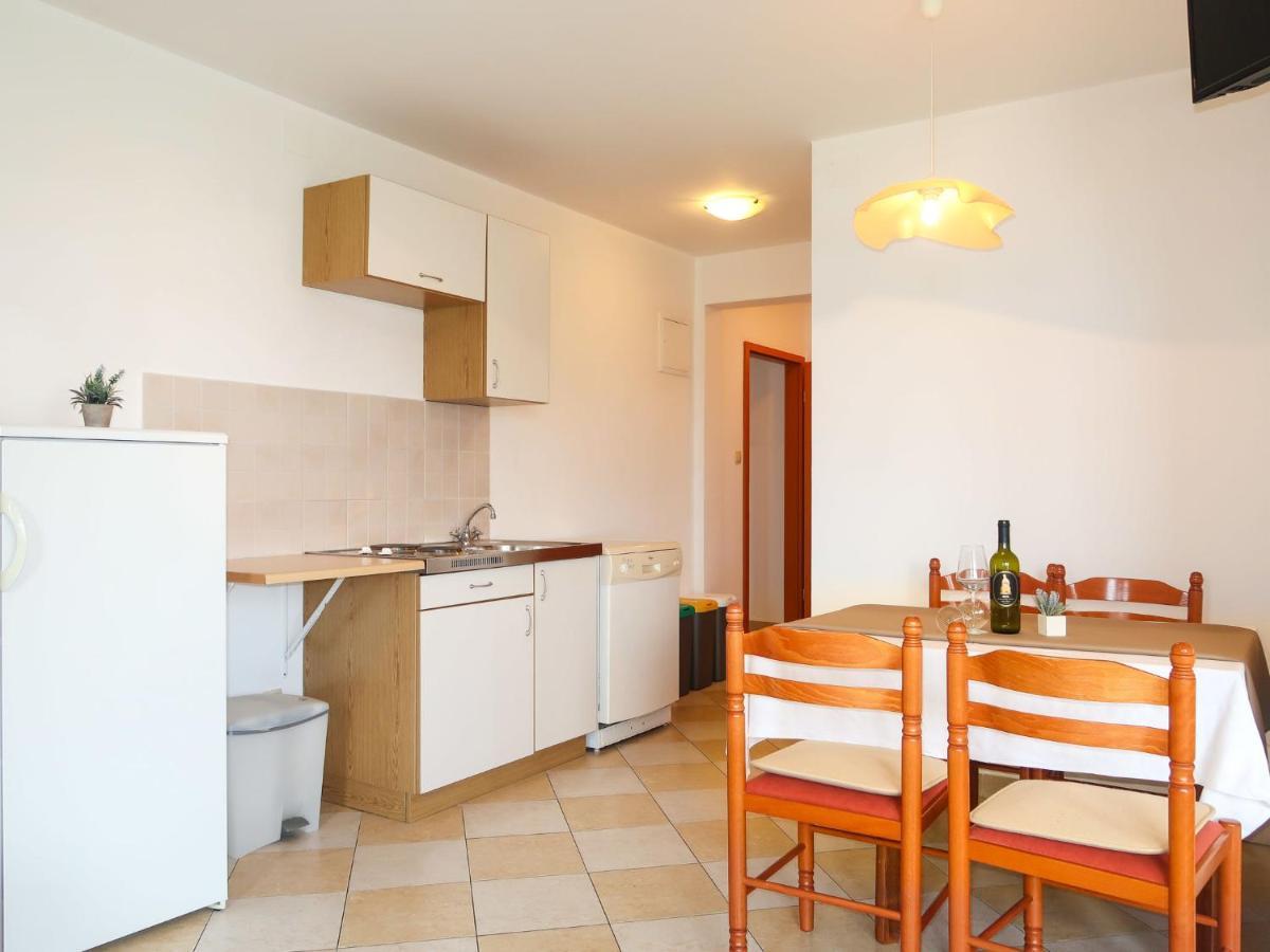 Apartment Marija - VRB102 Vrbnik Buitenkant foto